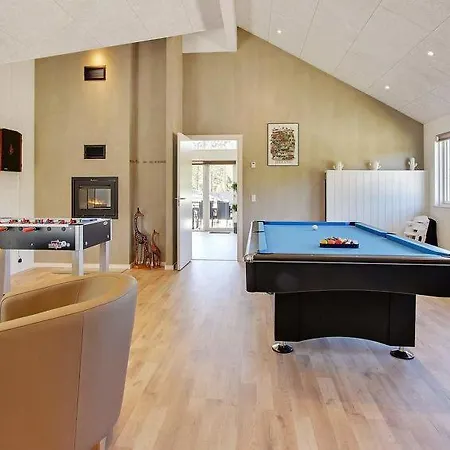 Oksby Sleeps 16 Pool Wifi Holiday home Blavand